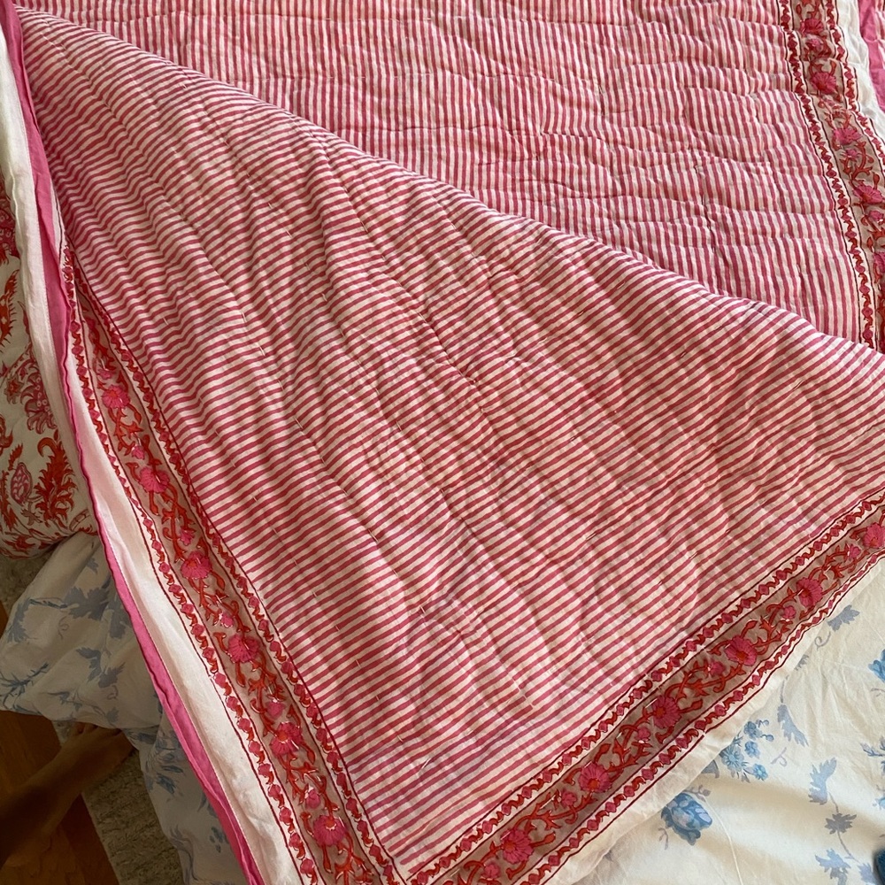 Roberta Roller Rabbit king Comforter. Perfect condition and unused!